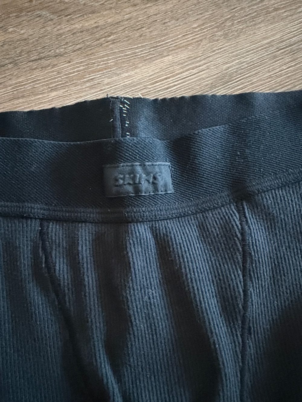 SKIMS Cotton Rib Boxer Short Soot - Picture 6 of 7
